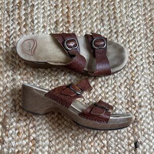 Dansko 39 Brown Double Strap Sandals Sophie Clog Embossed